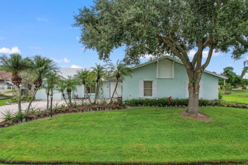 2241 Leithgow St, Fort Pierce, FL 34952-6827
