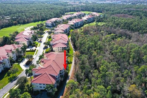 4833 Hampshire Ct, Naples, FL 34112-8900