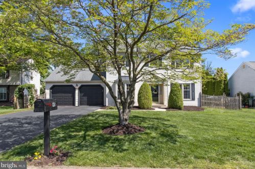95 Stardust Dr, Southampton, PA 18966-2747