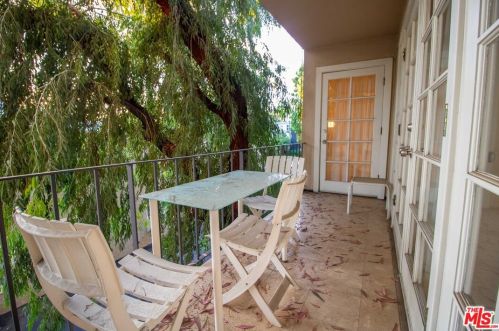 15344 Weddington St, Van Nuys CA 91411-3850 exterior