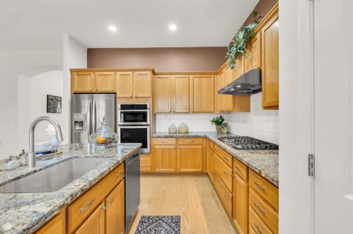 9493 Emerald Cove Ln, Elk Grove CA  95758-3612 exterior