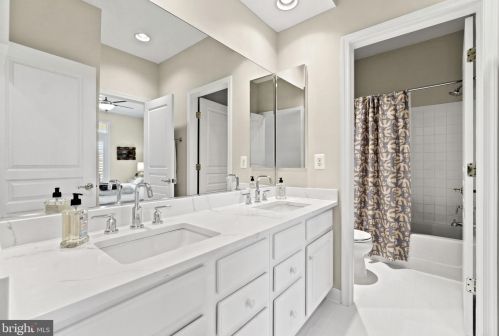 9012 Virginia Ter, Lorton VA  22079-3251 exterior