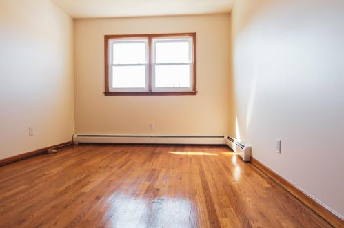 11 Gregg Ln, Bayonne NJ  07002-3706 exterior