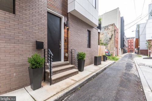 310 Fairmount Ave, Philadelphia PA  19123-2931 exterior
