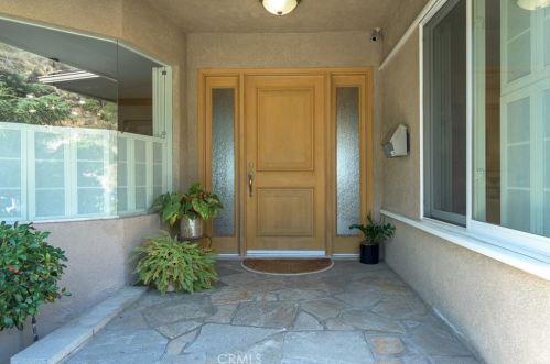 2755 Valle Vista Dr, Glendale CA  91206-4720 exterior