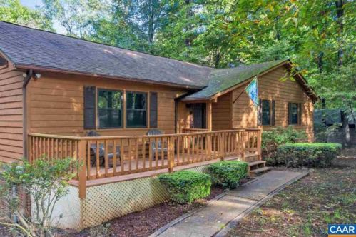 31 Dogleg Rd, Bybee, VA 22963-2307