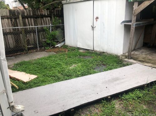 1481 9th Ct, Hialeah FL  33010-3331 exterior