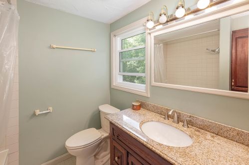 12 Happy Ave, Derry NH  03038-5419 exterior