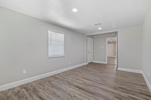 3239 Alaska Ave, Dallas TX  75216-5127 exterior