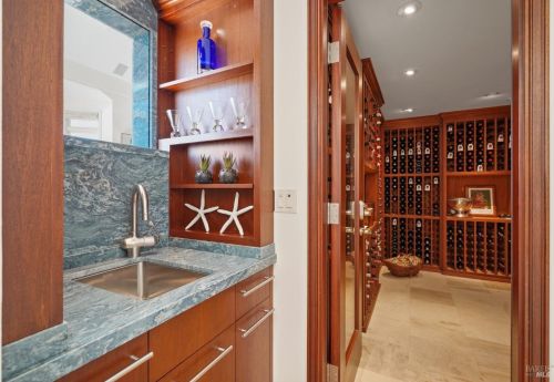 333 Belvedere Ave, Tiburon CA 94920-2429 exterior