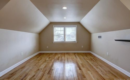 11 Wildwood Ave, Milford CT  06460-5846 exterior