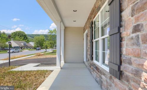175 Scarlet Oak Dr, Etters, PA 17319-8600