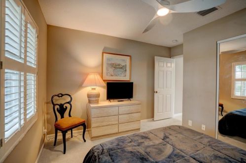 7038 Haviland Cir, Boynton Beach FL  33437-6472 exterior