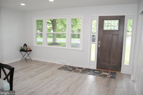 2065 Geoffrey Dr, Willow Grove PA  19090-2217 exterior