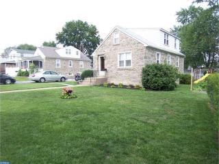 240 School Ln, Woodlyn, PA 19094-1306