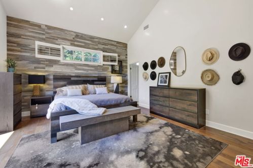 12202 Hartsook St, North Hollywood CA  91601-3961 exterior
