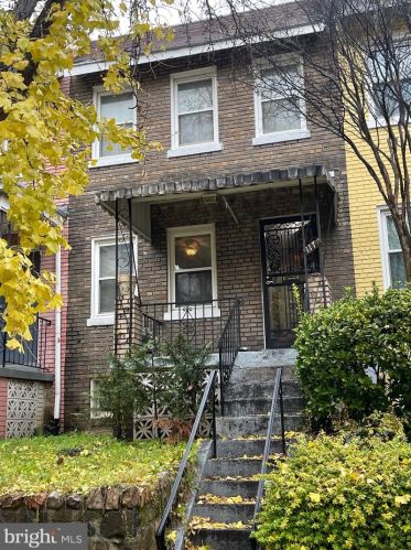 1171 Abbey Pl, Washington, DC 20002-3415