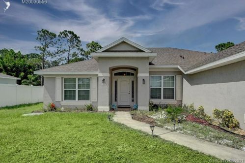 645 Marion Ave, Fort Pierce, FL 34983-1557