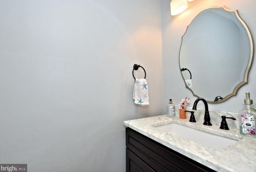 309 Meadow View Ln, Lansdale PA  19446-5932 exterior