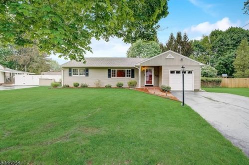105 Richard Dr, Hackettstown, NJ 07840-1847