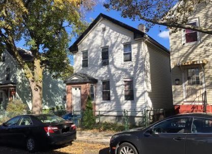 21 Blossom St, Chelsea, MA 02150-2454