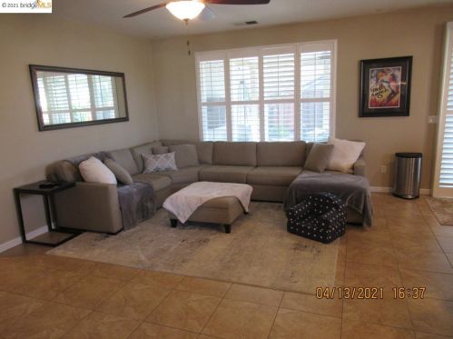 1886 Ventura Dr, West Pittsburg CA  94565-6476 exterior