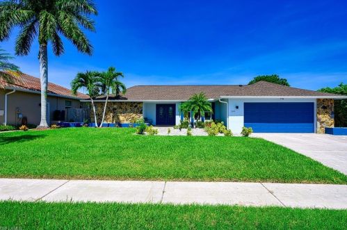 320 Hazelcrest St, Marco Island FL  34145-5230 exterior