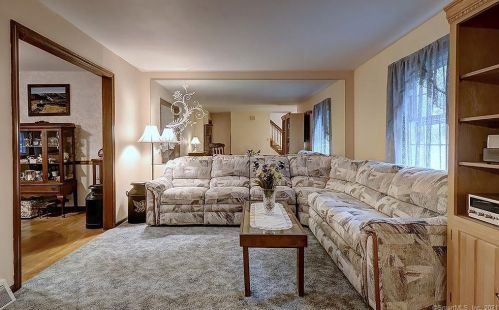 22 Harvest Ln, Milford CT  06461-1705 exterior