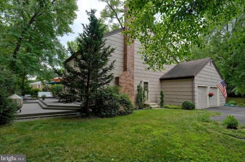 35 Woodlane Rd, Lawrence Township NJ  08648-5543 exterior