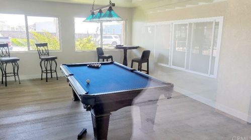 20701 Beach Blvd, Huntington Beach CA  92648-4908 exterior