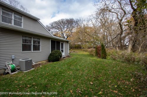 14 Eastborne Dr, Little Silver NJ  07739-1235 exterior