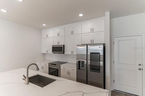 1405 Michigan St, Orlando FL 32806-4818 exterior