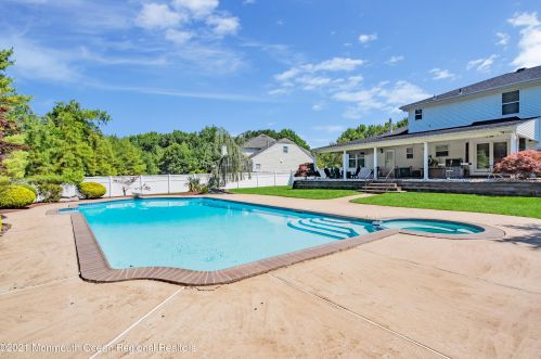 142 Serpentine Dr, Morganville NJ  07751-1400 exterior