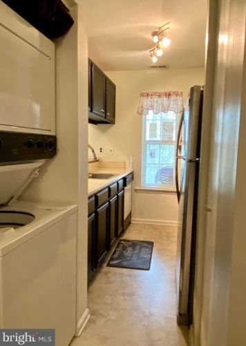 224 Stone Hurst Ct, New Castle DE  19720-3947 exterior