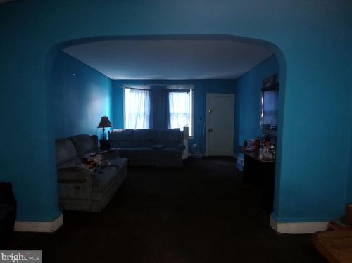 821 Beatty St, Trenton, NJ 08611-3107