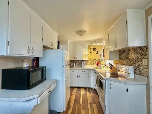 1069 Old Youngstown Rd, New Castle PA  16101-8731 exterior