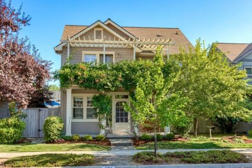 431 Clinton St, Ashland OR  97520-1215 exterior