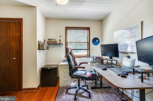 2402 Youngs Dr, Haymarket VA  20169-1532 exterior