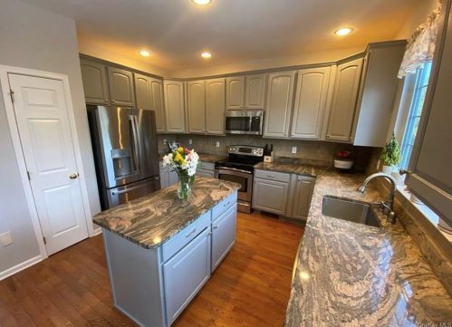 121 Stony Brook Rd, Fishkill, NY 12524-2985