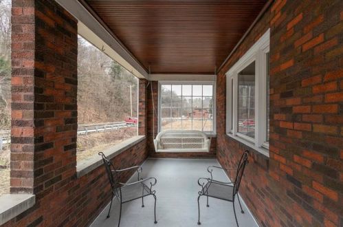 1119 Saxonburg Blvd, Glenshaw PA  15116-3213 exterior