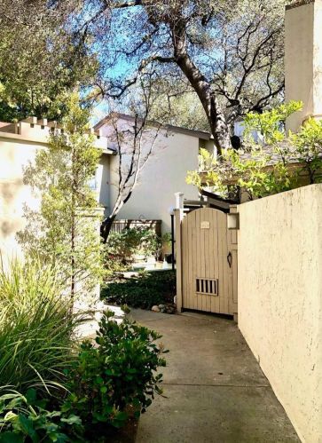 19216 Vineyard Ln, Saratoga, CA 95070-4551
