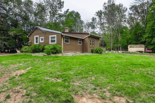 102 Flood Rd, East Hampton, CT 06447-1510