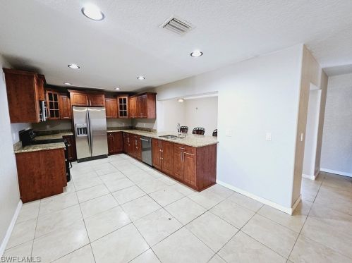 2911 5 Pl, Cape Coral FL  33904-3410 exterior