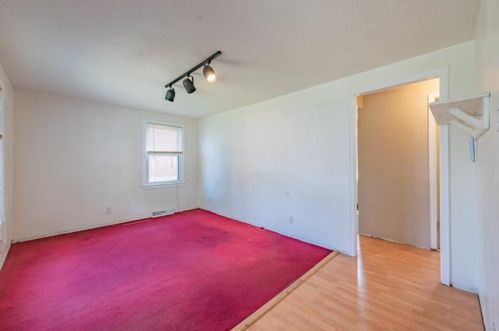 804 1st St, Jeannette, PA 15644-1926