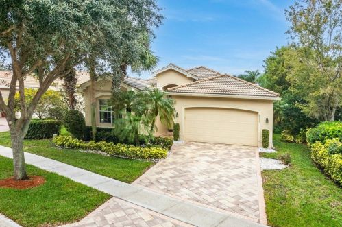 6737 Watertown Dr, Boynton Beach, FL 33437-3938
