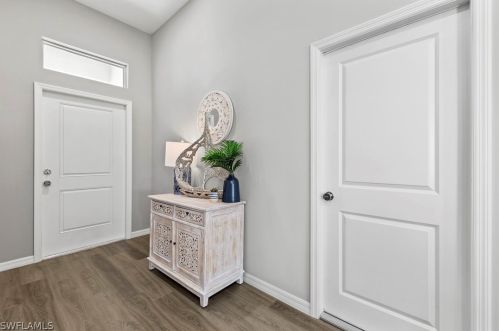 46 4th St, Cape Coral, FL 33909-1923