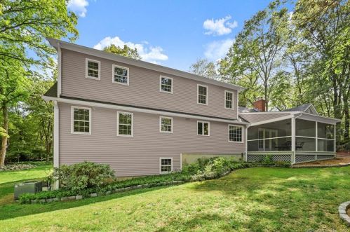 20 Heritage Ln, Stamford, CT 06903-2311