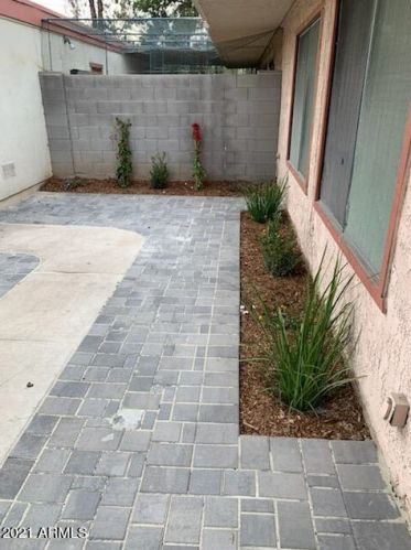 8818 New World Dr, Glendale, AZ 85302-5022