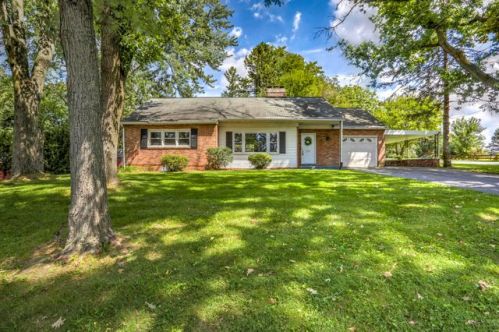275 Hawthorne Dr, Lancaster, PA 17603-4248