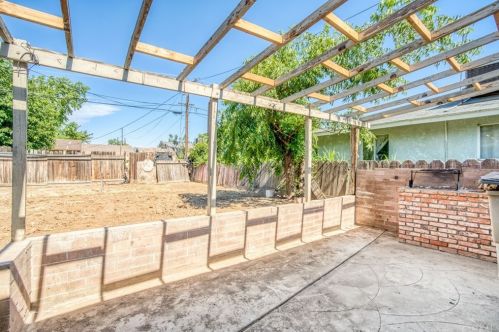 1825 Price Ave, Fresno CA  93702-4644 exterior